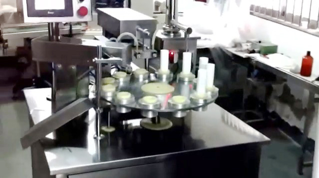 tubes filling ultrasonic sealing machine semi automatic plnič plnič ultrazvukových trubic equip.jpg