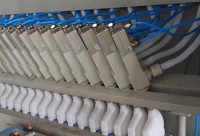 přizpůsobené plnicí trysky.jpg