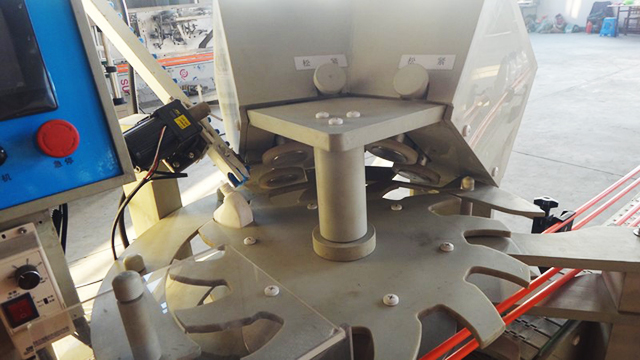 otočný talíř pro capping.jpg