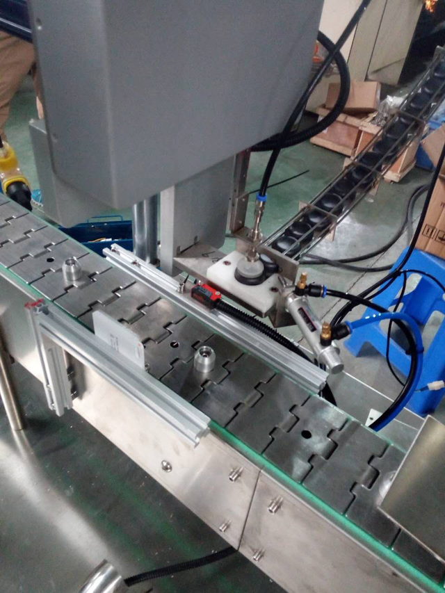 čepice robot krmení pictures.jpg