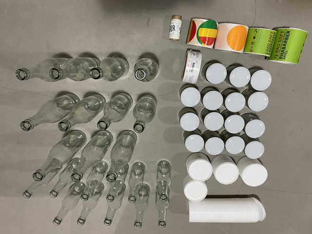 lahve rohlíky etikety víčka vzorky.JPG