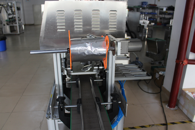 Stroj na uzavírání sklenic (1).JPG