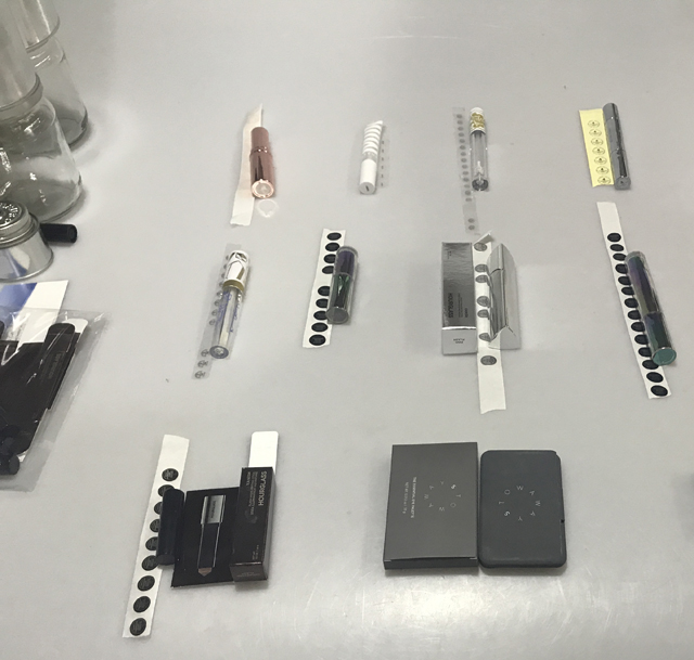 etikety a kosmetické výrobky na rtěnky.jpg