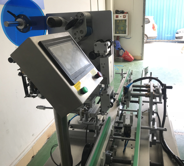 boční obrázek na modelu VK-LBL labeller.jpg