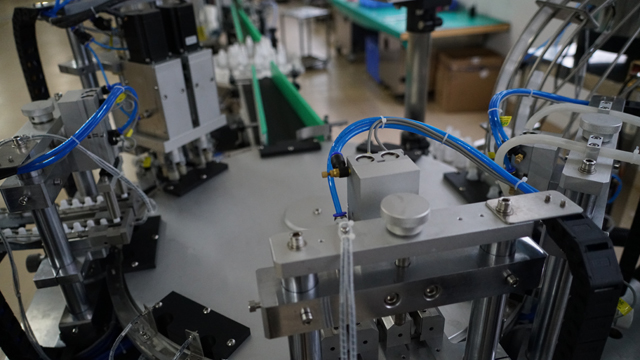 rotační plnič capper.jpg