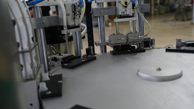 plnicí trysky close shot.jpg