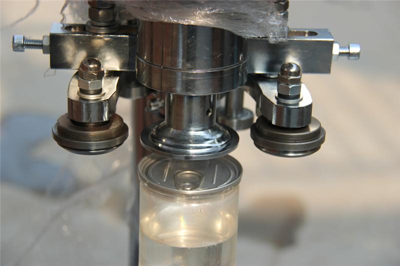 zařízení na těsnění plechovek.jpg