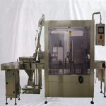 Automatický inline stroj na vakuové uzavírání sklenic s detektorem kovů