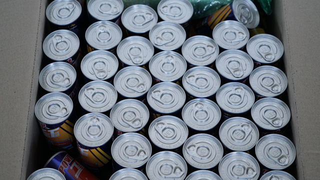 vzorky plechovek.jpg