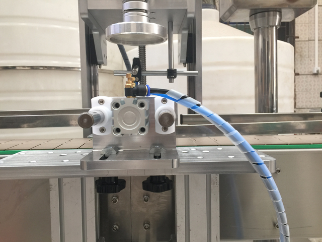 uzavírací hlava pro sklenice.jpg