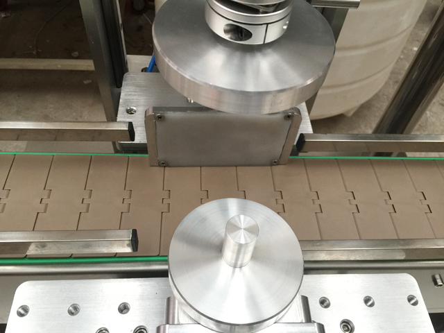 automatický capper.jpg