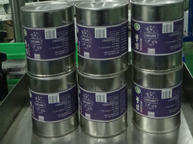 ŠTÍTEK NA KULATÉ PLECHOVKY ETIKETTIERMASCHINE.jpg