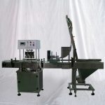 Automatický lineární vakuový uzavírací stroj pro skleněné nádoby v potravinářském průmyslu