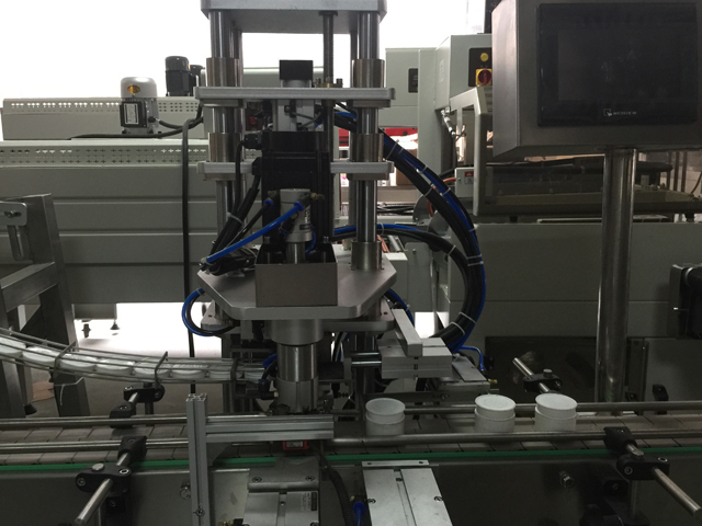 zavařovací stroj na zavařování sklenic.jpg