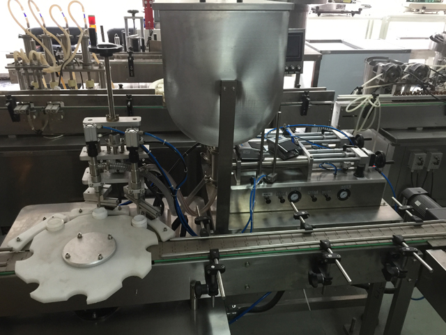 stroj na plnění dvou sklenic.jpg