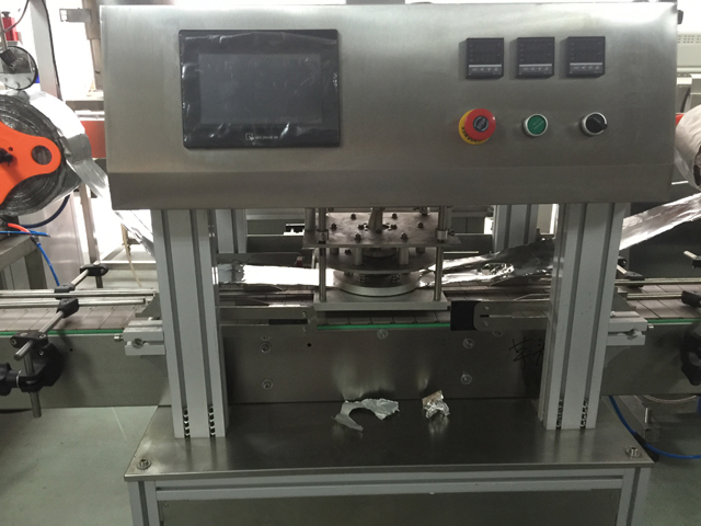 zavařovací stroj na zavařování sklenic.jpg