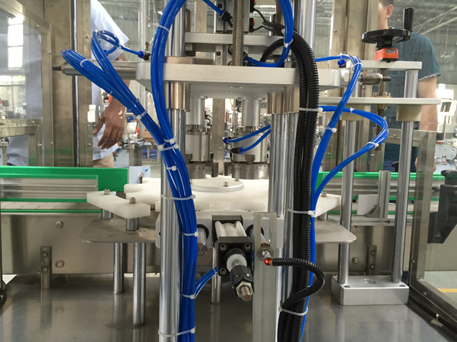 ZADNÍ STRANA pro hlavní tělo vakuových uzavíracích strojů.jpg