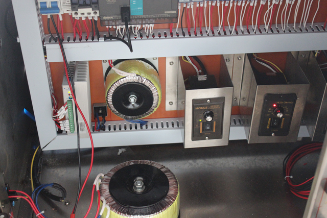 interní stroj electronic.jpg