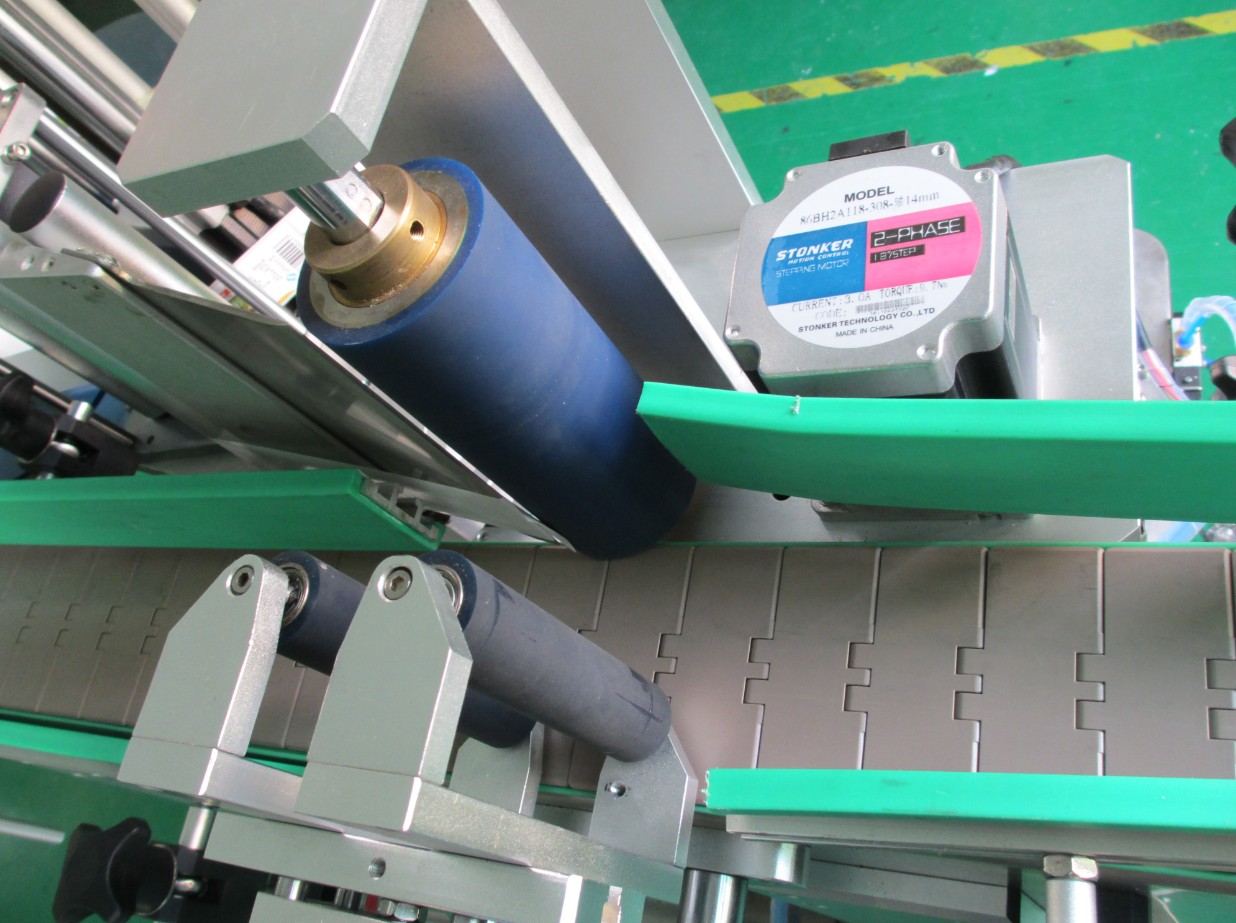 PLC controlling system bottle labeling machine OZNAČOVACÍ ZAŘÍZENÍ LAHVE PLC2.jpg