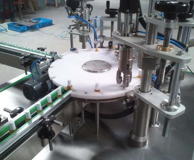 uzávěr plnicí trysky.jpg