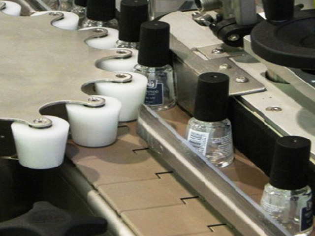 lahve s otočným hvězdicovým kolem pro etiketování.jpg