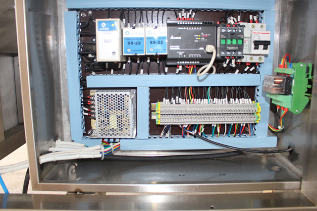 uvnitř lahví unscrambler.jpg