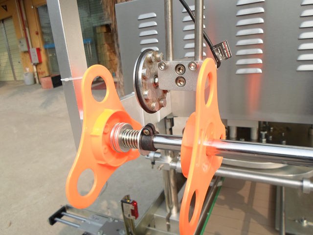 film roller váleček pro nakládání fólie těsnění.jpg