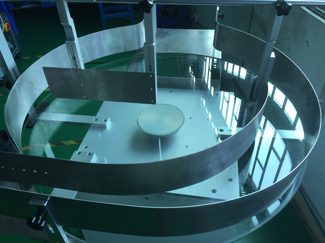 kulaté stoly pro označování kojeneckých lahví.jpg