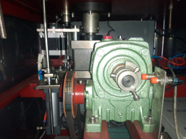 internal tubes filling sealing machine plnič trubek semi automatic.jpg