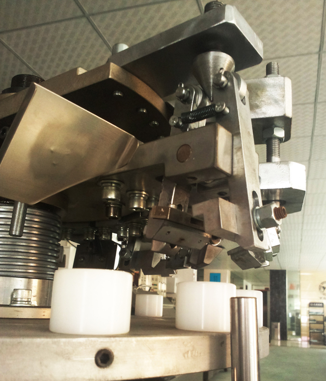 sealer part for metal hose těsnící výplň do kovových trubek.jpg