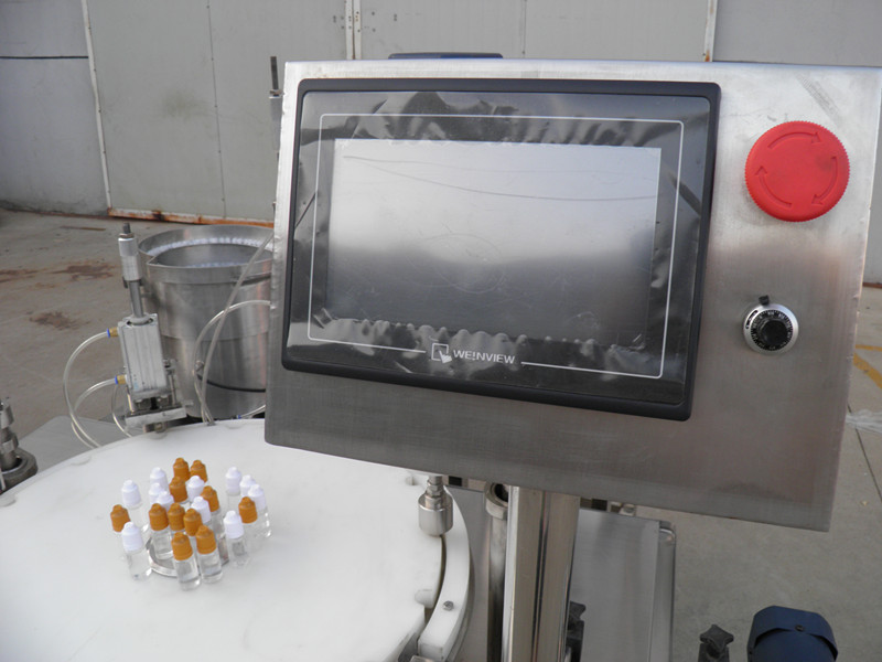 filling plugging capping labeling production line E liquid PLC plnič lahví uzávěr labeling.jpg