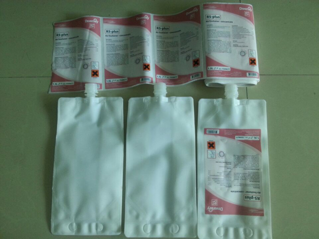 stroje na etiketování sáčků poloautomatické (4).jpg