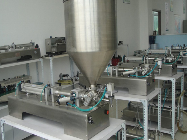 horizontal filling machine for both liquid and paste CREAM&LIQUID plnička.jpg