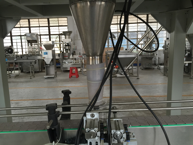 plnicí trysky na granule filler.jpg