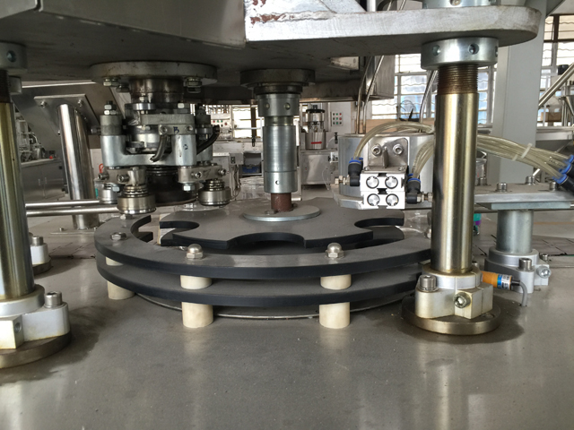 plechovky automatické těsnění part.jpg