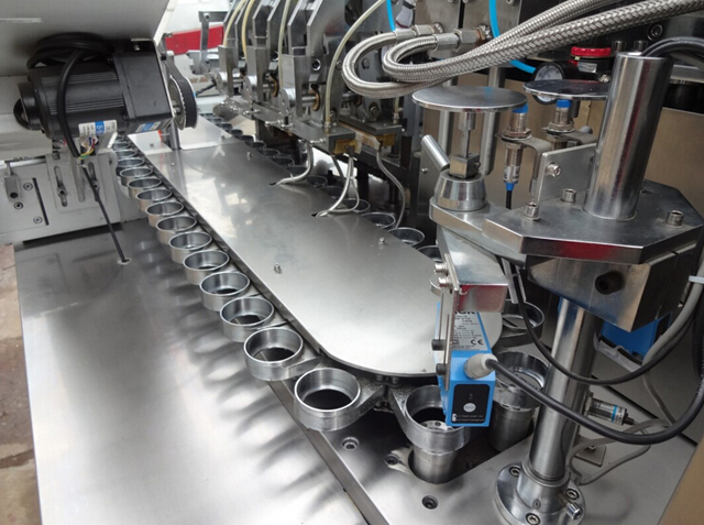 pracovní deska pro plnič trubek sealer.jpg