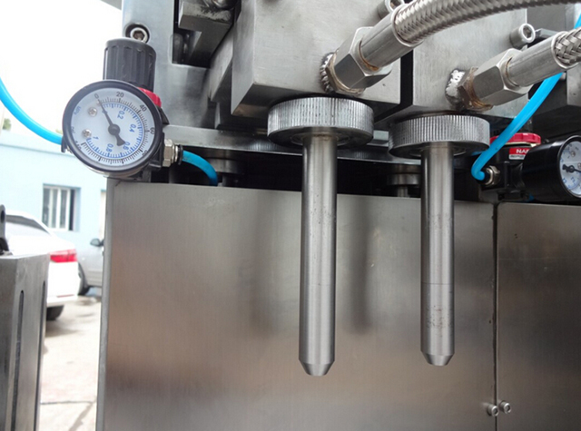 dvojité plnicí trysky.jpg