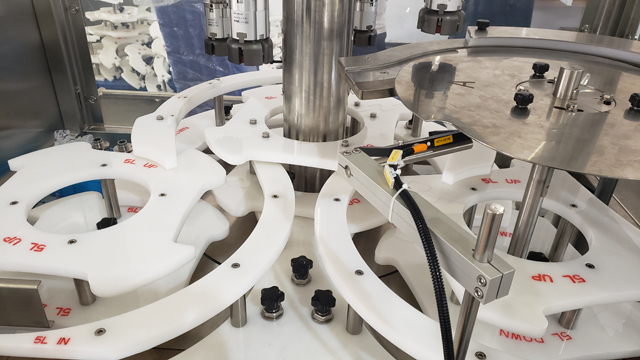 šroubovací zařízení.jpg