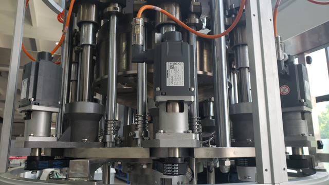 8 heas šroubovací uzávěr.jpg