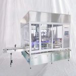 Inline pístový stroj na plnění tekuté pasty z koncentrátu třešňové šťávy