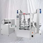 Kapalný štítkovací stroj na plnění malých lahví s Unscrambler