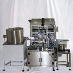 Monoblokový olej pro péči o vlasy Malé lahve plnící a lisovací uzavírací stroj