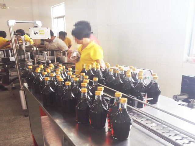 Strojní zařízení běžící v factory.jpg