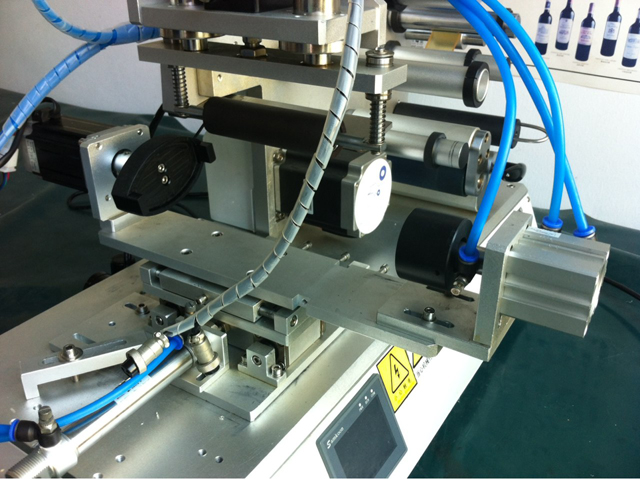 etiketovací stroje labelling head .jpg