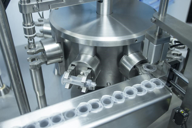 linka plnění stříkaček (5).jpg