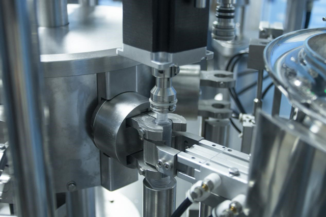 linka plnění stříkaček (6).jpg