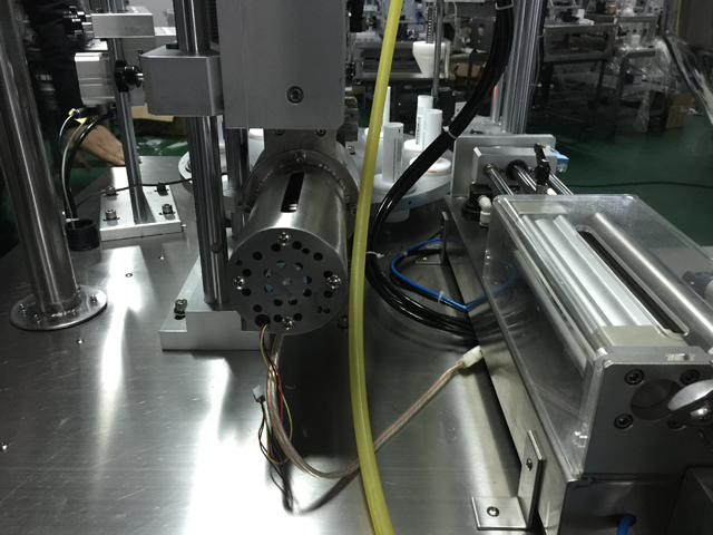 ultrazvuková těsnící náplň do tub paste.jpg