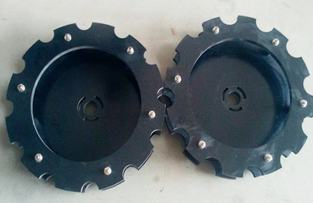 uzávěry pro uzávěrové stroje.jpg