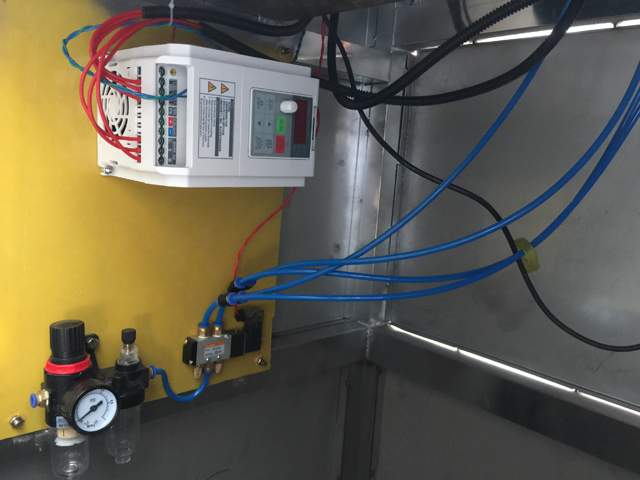 inside ropp capping machines.jpg