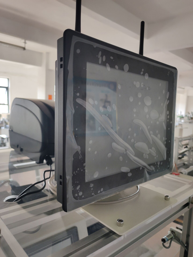 tisk štítků kabely drát detaily stroje (5).jpg